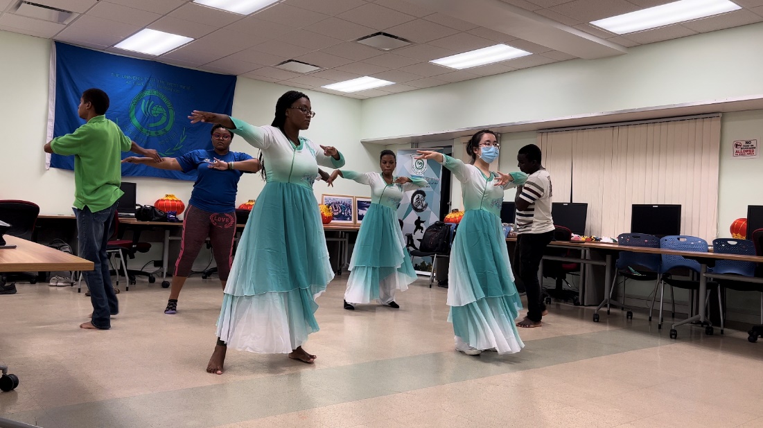 Teacher Fang tutoring students in the Classic Chinese dance Caiwei (Weevil picking) 